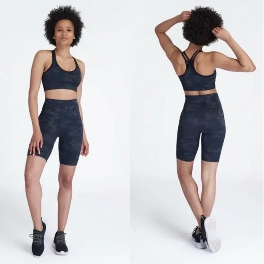 Spanx Black Camo Biker Shorts Size Medium Look at me now